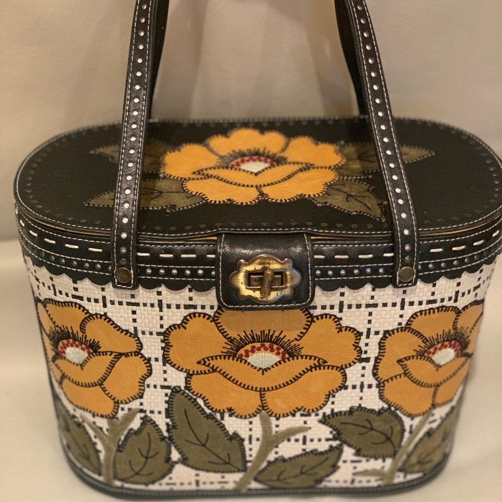 Isabella Fiore bucket bag